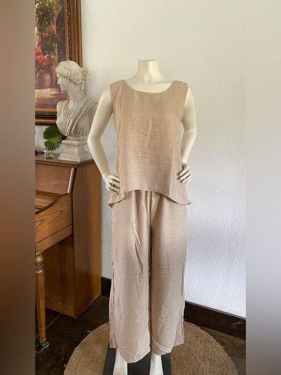 Pants - Sleeveless Wide-Leg Jumpsuit in Light Taupe